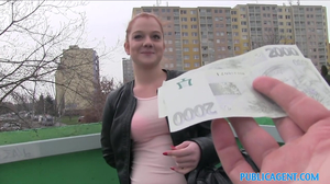 Gullible babe sleeps her way to world fame