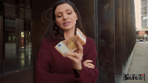 Bubble butt MILF babe gets screwed in public