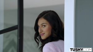 Brunette's tight butthole gets stretched