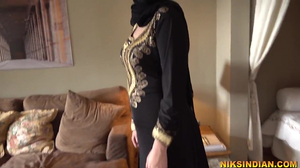 Muslim bhabhi ne Burka utha ke apne bhaiya se gaand chudwa li